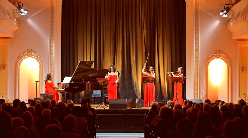 ANSAMBL "NINO ROTA" IZ ITALIJE ODUŠEVIO PUBLIKU U BANSKOM DVORU