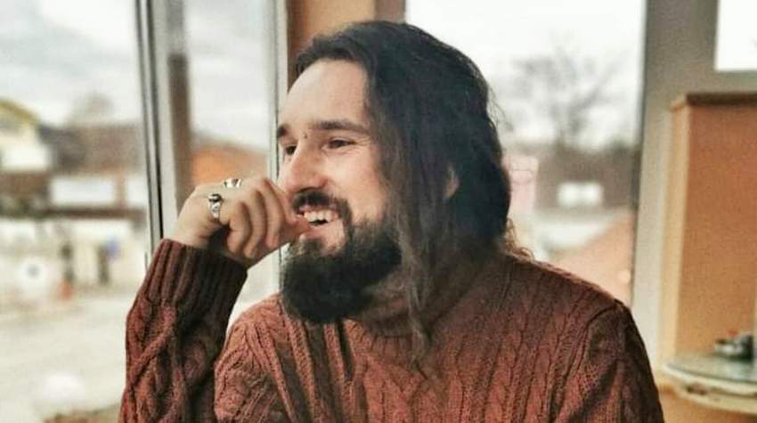 KADA NE KONOBARIŠE, BUDUĆI LJEKAR IZRAĐUJE UNIKATNE TORBE