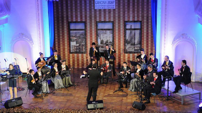 I OVE GODINE BANJALUČKI TAMBURAŠI SVIRAJU ZA ZALJUBLJENE