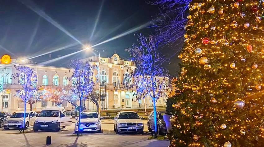 BIJELJINA I KNEŽEVO ZASJALI U PRAZNIČNOM RUHU