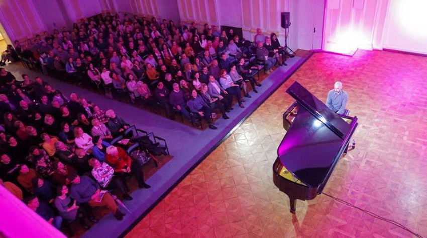 ONLINE KONCERTI U  BANSKOM DVORU