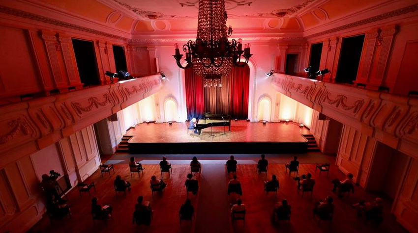 KONCERTOM NEBOJŠE MAKSIMOVIĆA OTVORENA NOVA SEZONA "50 PO 50"