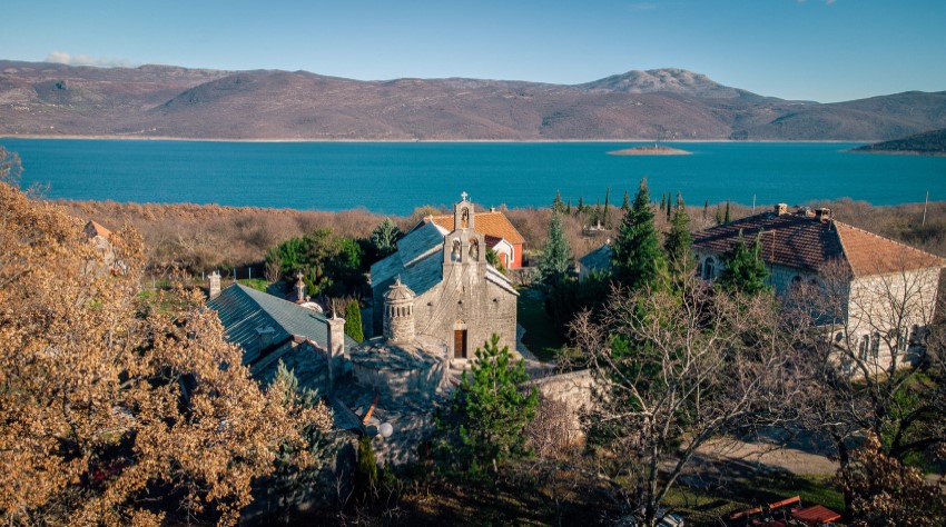 MANASTIR DOBRIĆEVO GODIŠNJE POSJEĆUJE HILJADE VIJERNIKA