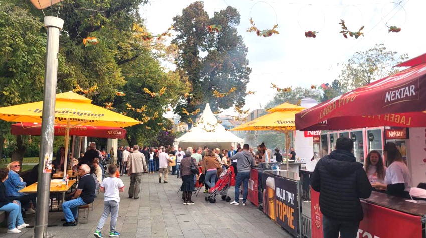 MIRIS GURMANLUKA ŠIRI SE CENTROM BANJALUKE