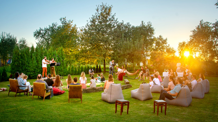 MILICA I ĐORĐE MILOVANOVIĆ UPRILIČILI KONCERT U VLASTITOM DVORIŠTU