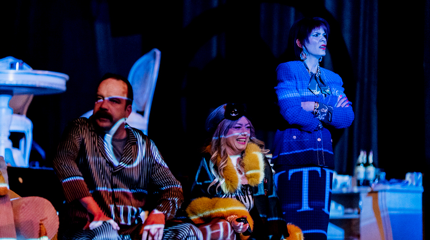 ZA KUPLJENU POZORIŠNU ULAZNICU NA POKLON DRUGA