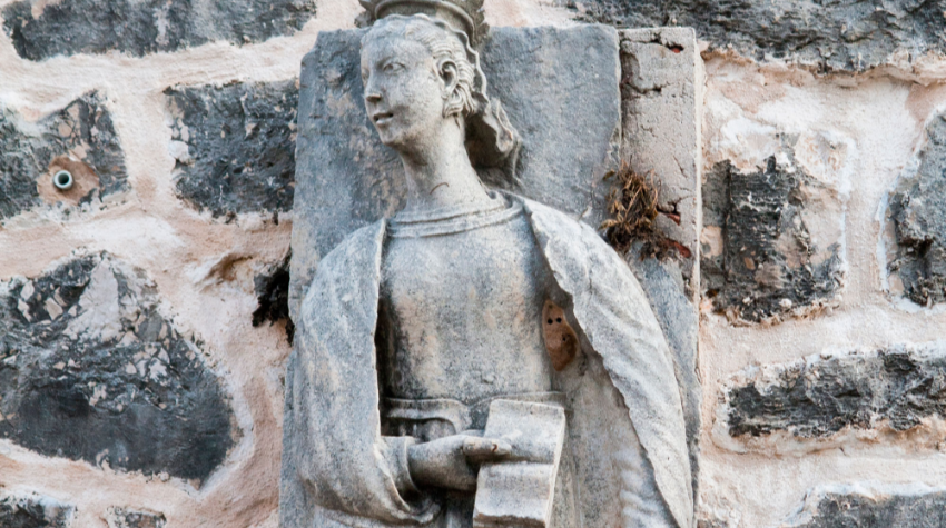 STATUA JELENE ANŽUJSKE U NAJJUŽNIJEM GRADU SRPSKE