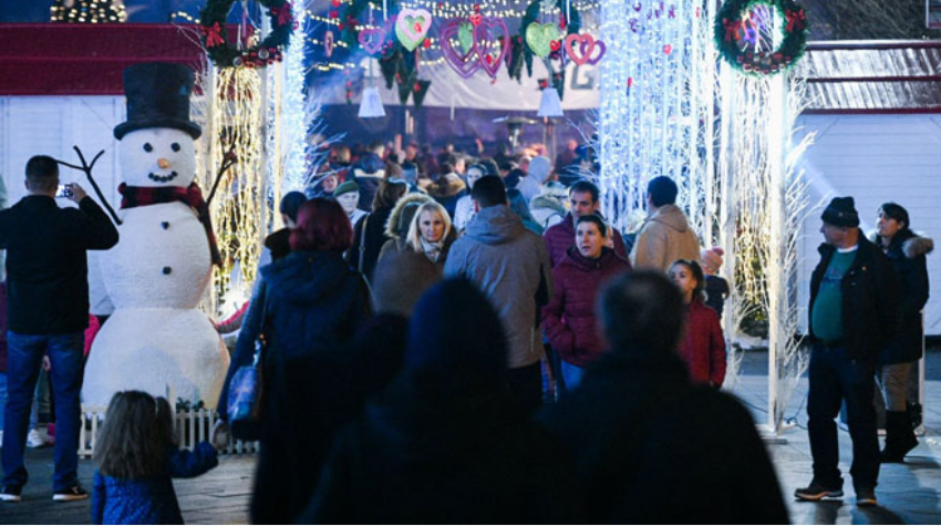 BOGAT PROGRAM DJEČIJE NOVE GODINE U ZIMSKOJ VAROŠI