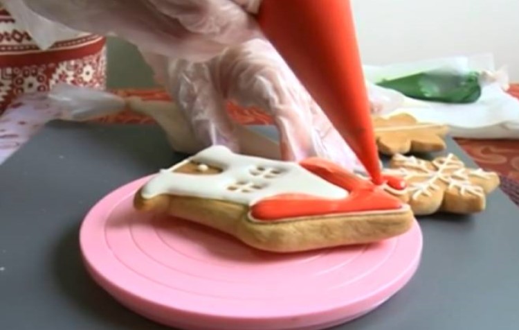 POMAMA ZA PRAZNIČNIM MEDENJACIMA KOJE PRAVI RUSKINJA IZ BILEĆE