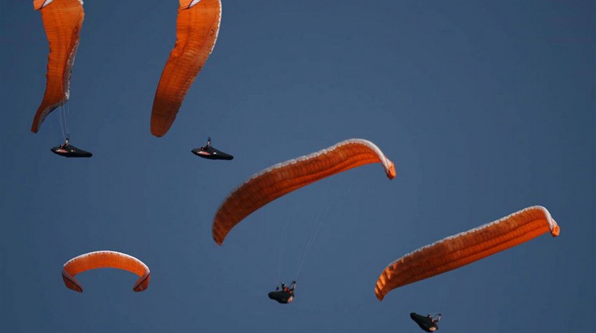 OZRENALIN JEDINO TAKMIČENJE U LETENJU PARAGLAJDINGOM U BiH (VIDEO)
