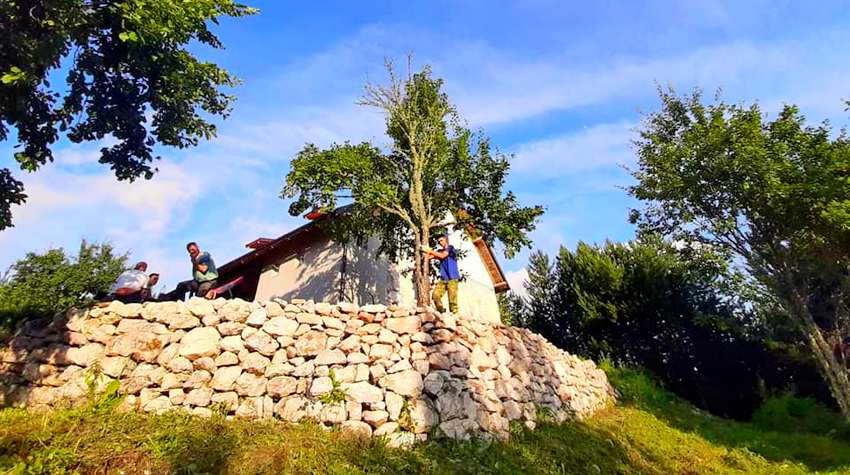 STARI PLANINARSKI DOM GOSTILJA U NOVOM RUHU (VIDEO)