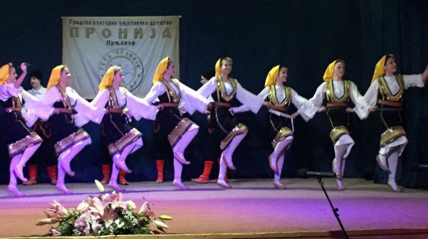 VELIKI KONCERT FOLKLORNIH ANASMBALA U PRNJAVORU