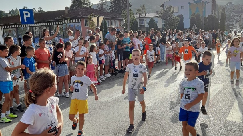 DJEČJA RADOST NA ULICAMA ŠIPOVA