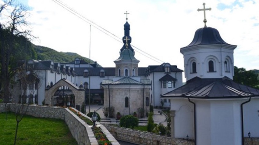 SVETINJE NA MAJEVICI POSJEĆUJE VELIKI BROJ VJERNIKA I TURISTA