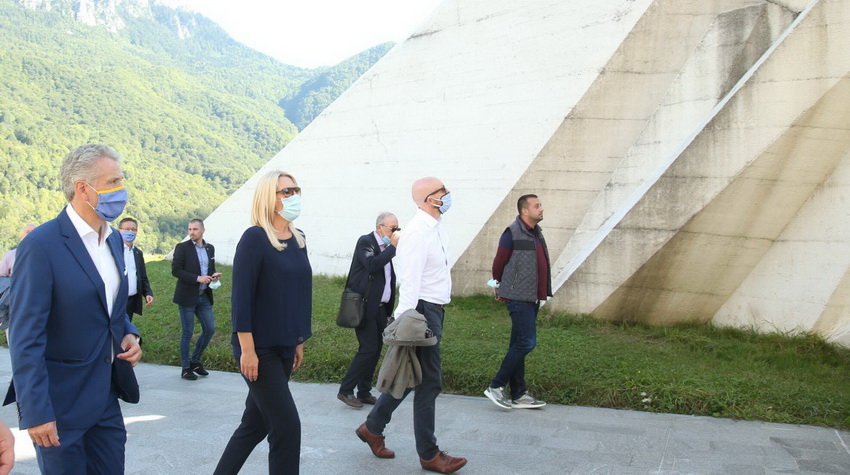 STRANE DIPLOMATE UŽIVALE U NP SUTJESKA