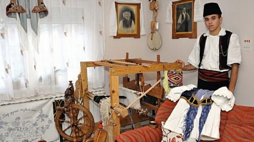 UPOZNAJTE STEFANA, MLADIĆA KOJI TKANJEM ČUVA TRADICIJU
