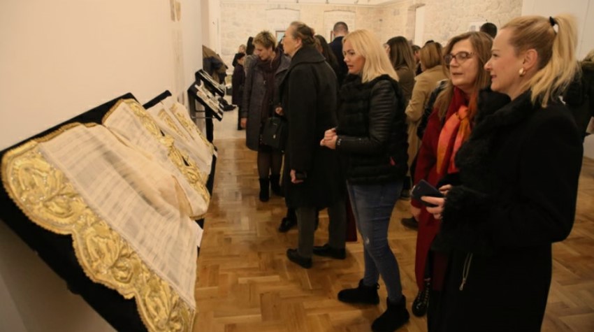 ZLATOVEZOM PRIKAZAN DRUŠTVENO-POLITIČKI ŽIVOT TREBINJA XX VIJEKA