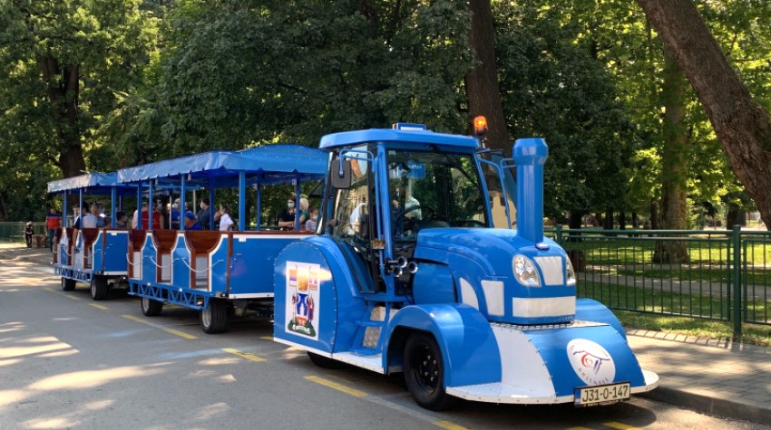 UŽIVANJEM U PANORAMSKOJ VOŽNJI DO KUPANJA NA BAZENIMA BANJE DVOROVI